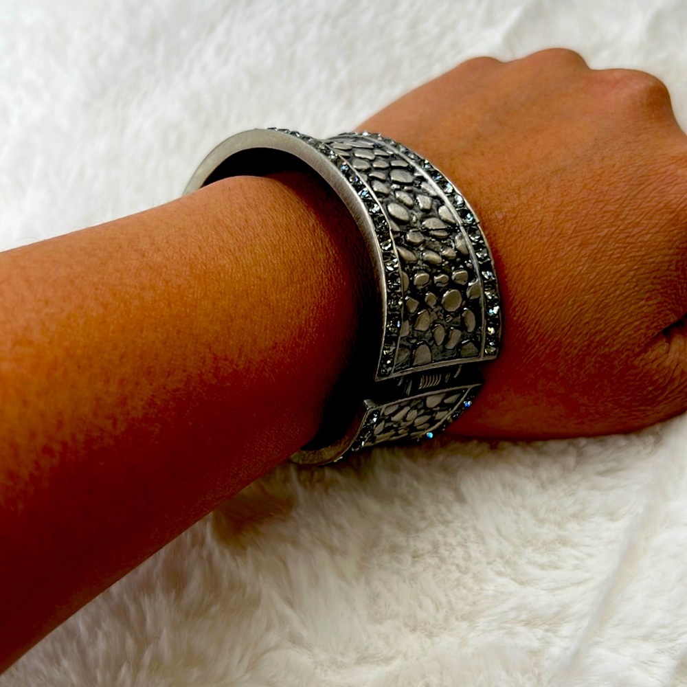 Beautiful rhinestone metal bangle